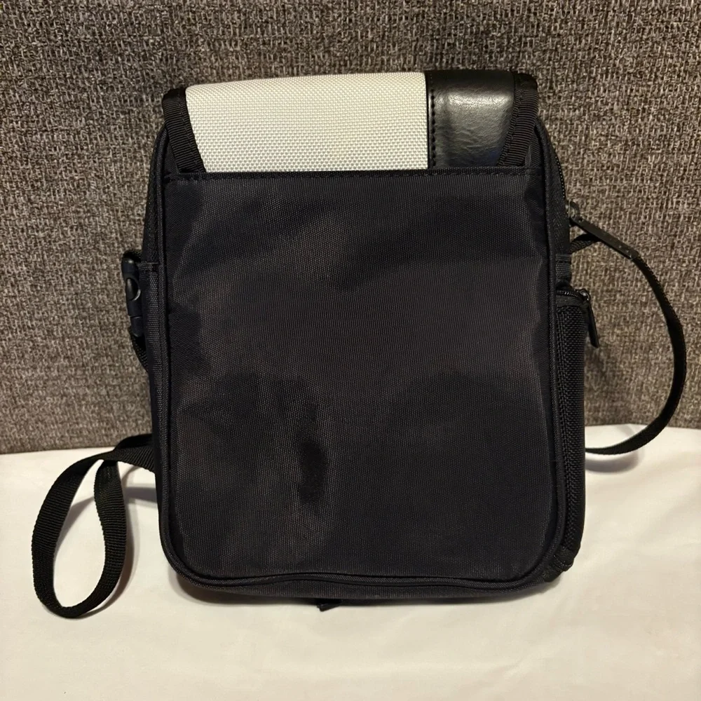 Nintendo DS Mario Carrying Case‎ Bag Black Strap Pockets Buckle Zippered